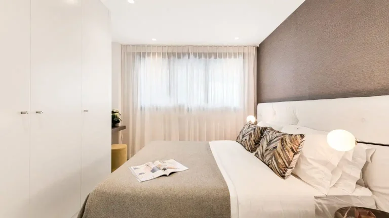 Contemporary Apartmens in Estepona with Beautiful Bedroom