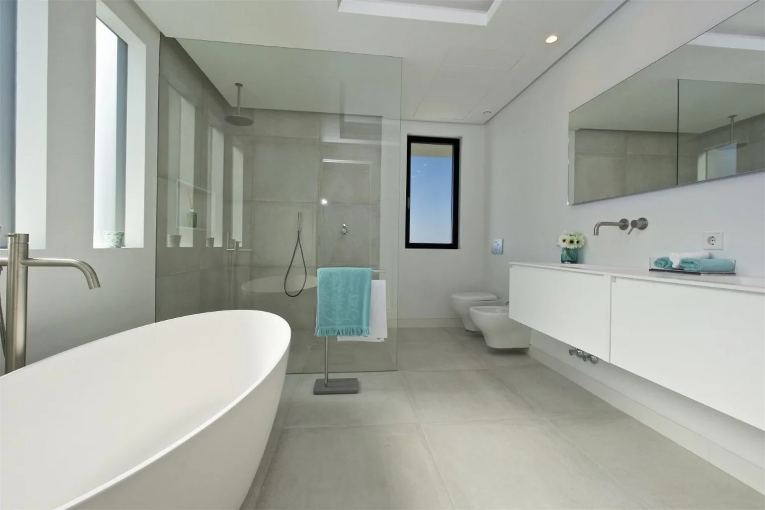 Luxury-Sea-View-Villas-In-Benahavis-Bathroom