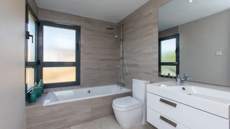 Apartments with Sea Views in Estepona - Bathroom