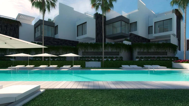 Key Ready Luxury Beachfront Homes Pool2