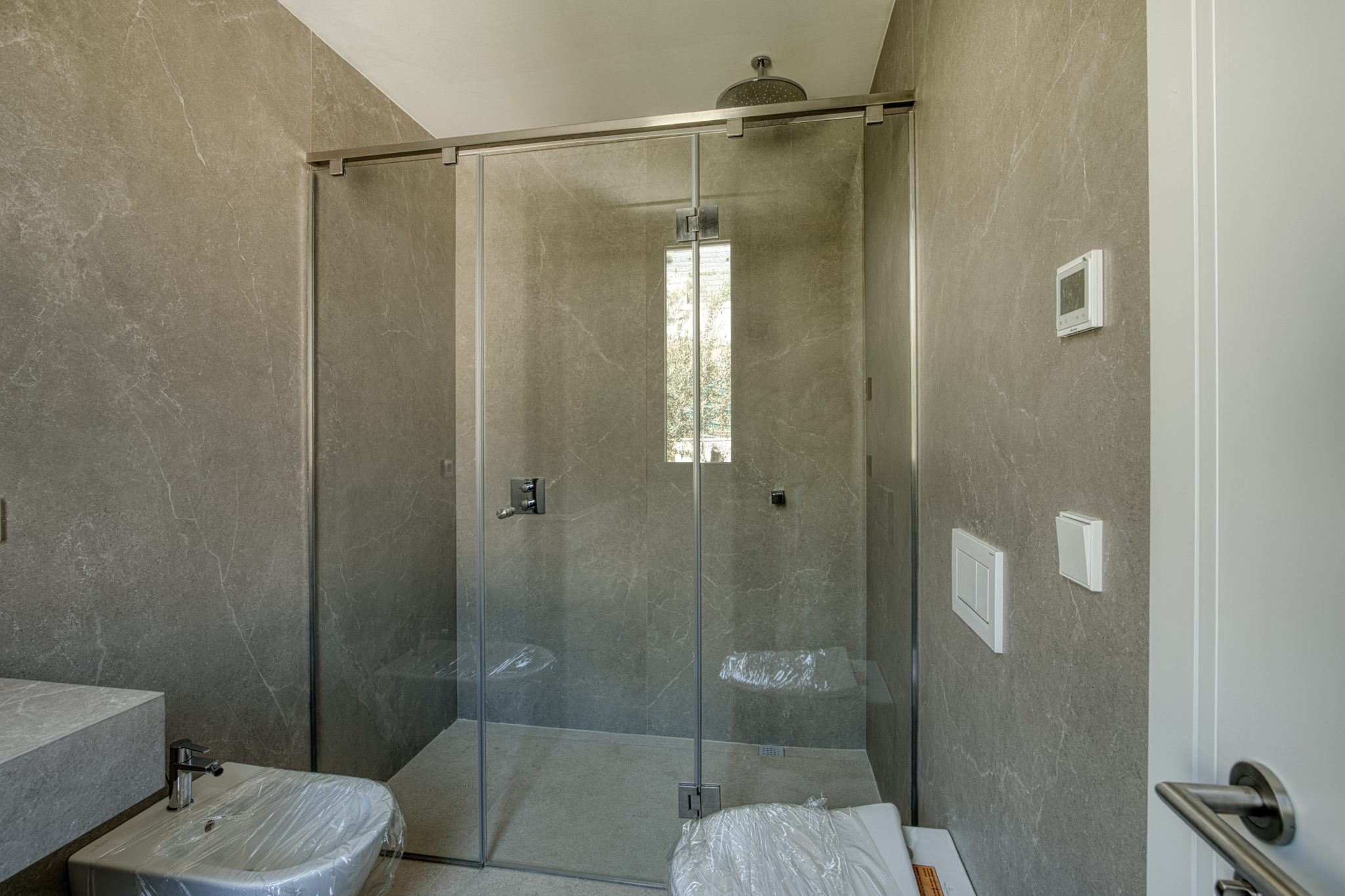 FDJ-VILLA08-Main-Bathroom-1