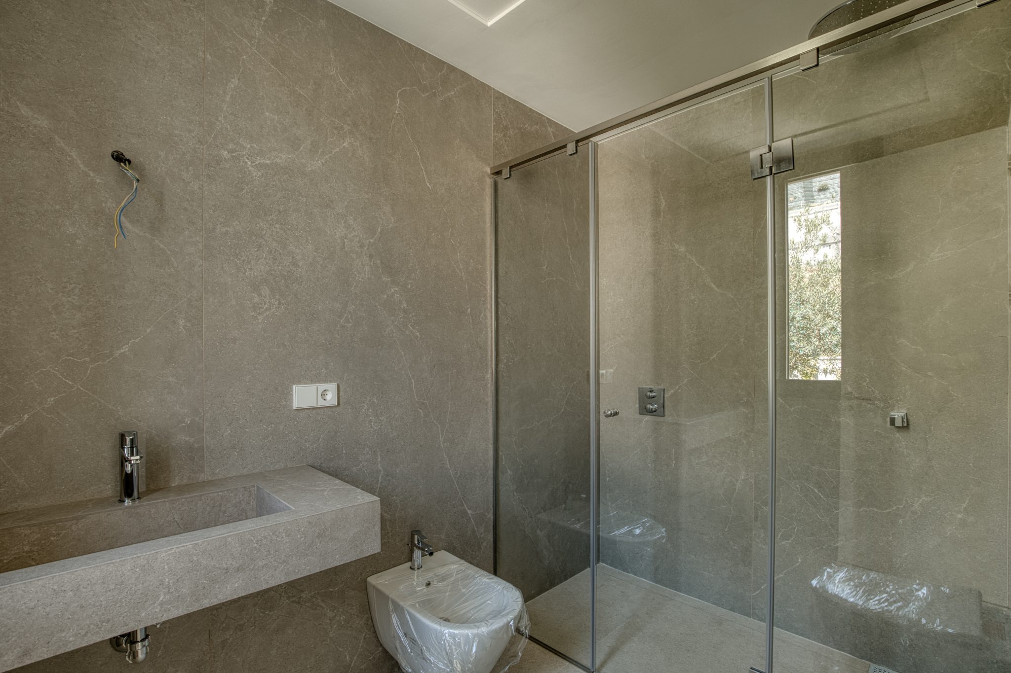 FDJ-VILLA08-Main-Bathroom-2